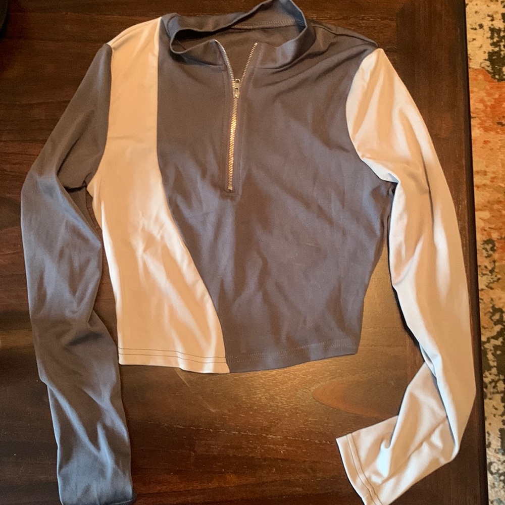 Gray Toned Size XS 1/4 zip crop top